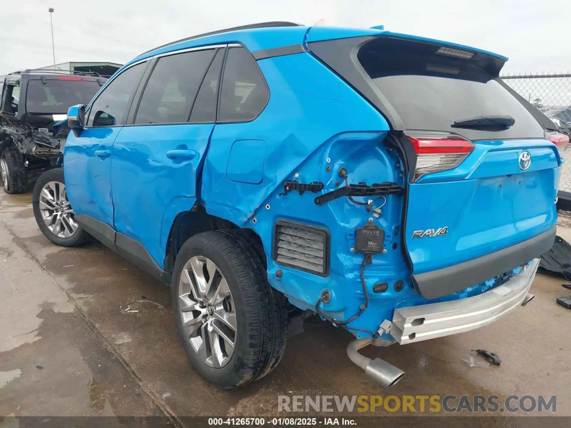 3 Photograph of a damaged car 2T3C1RFVXLW086449 TOYOTA RAV4 2020