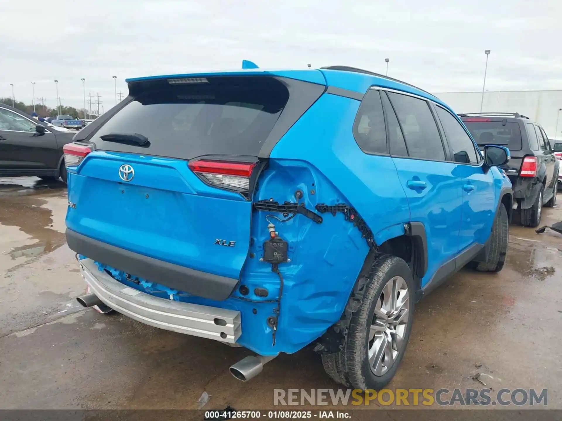 4 Photograph of a damaged car 2T3C1RFVXLW086449 TOYOTA RAV4 2020