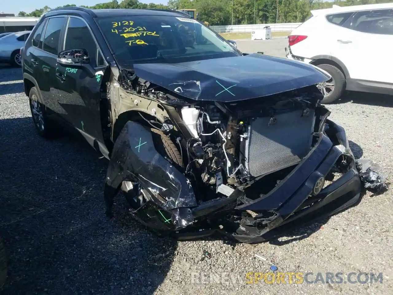 1 Photograph of a damaged car 2T3C1RFVXLW093062 TOYOTA RAV4 2020