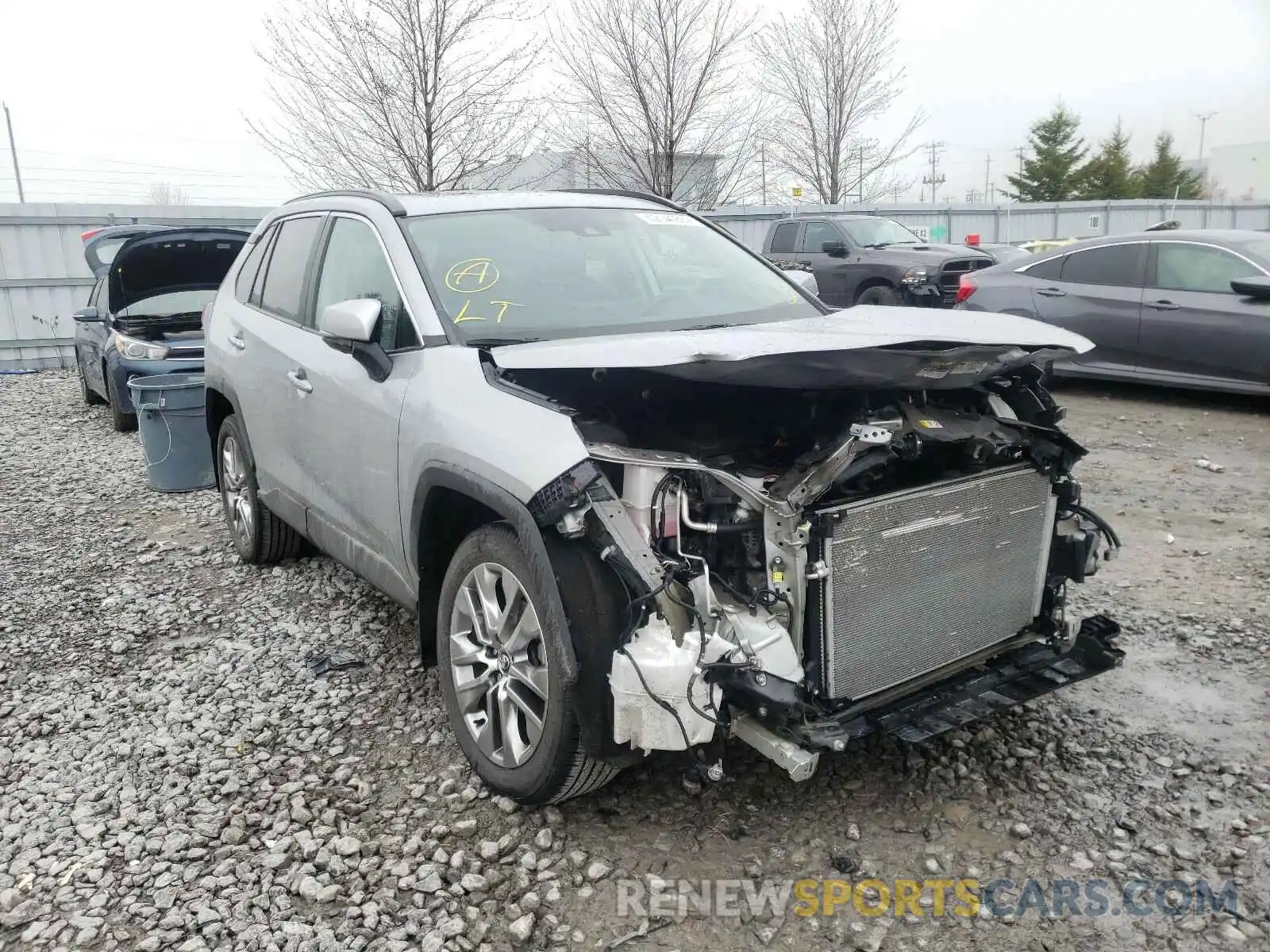 1 Photograph of a damaged car 2T3D1RFV2LW091181 TOYOTA RAV4 2020