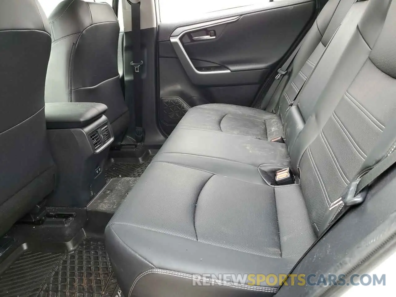 11 Photograph of a damaged car 2T3D1RFV7LC111894 TOYOTA RAV4 2020