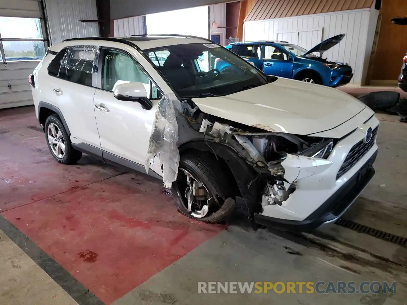 1 Photograph of a damaged car 2T3DWRFV0LW083520 TOYOTA RAV4 2020