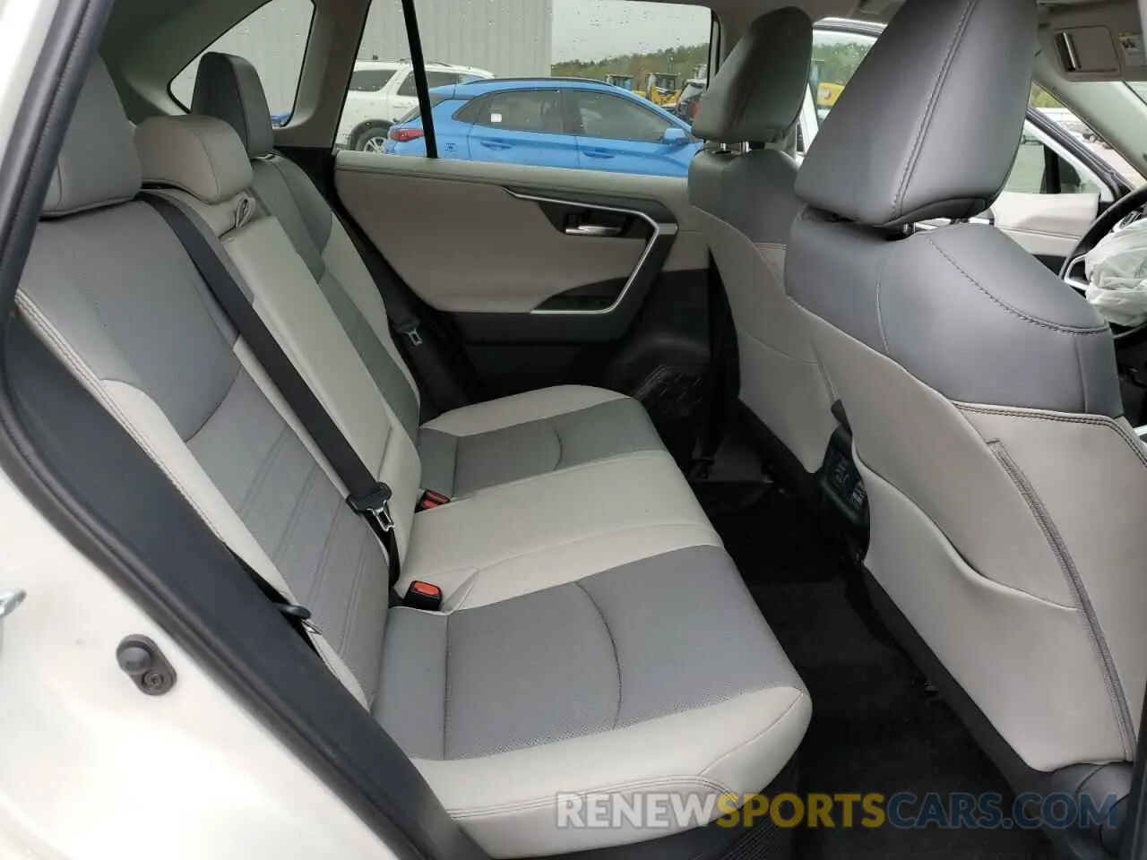 11 Photograph of a damaged car 2T3DWRFV5LW061691 TOYOTA RAV4 2020