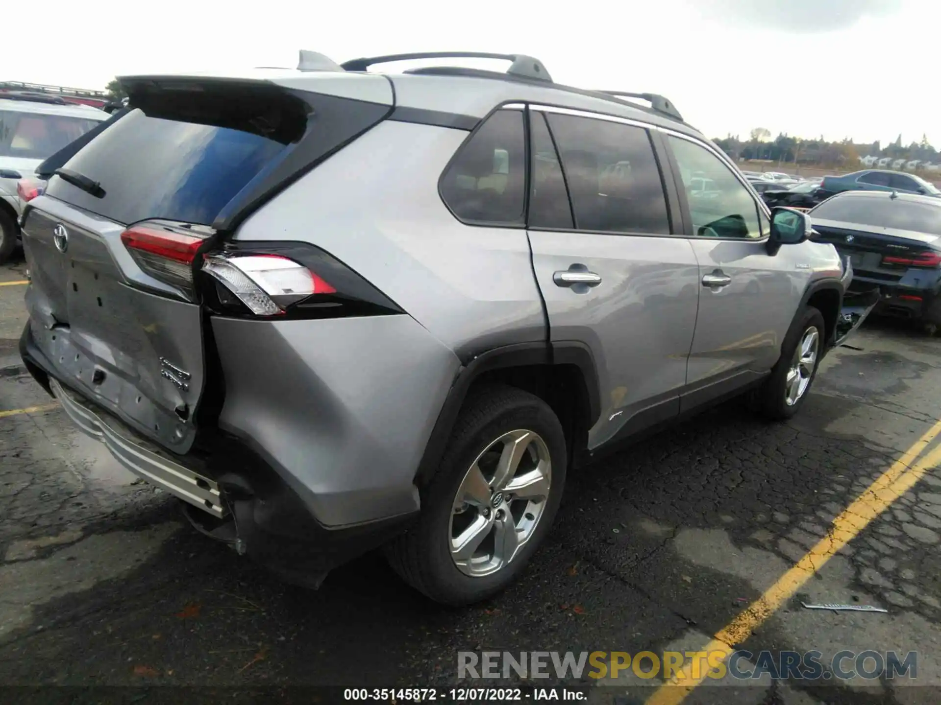 4 Photograph of a damaged car 2T3DWRFV5LW085327 TOYOTA RAV4 2020