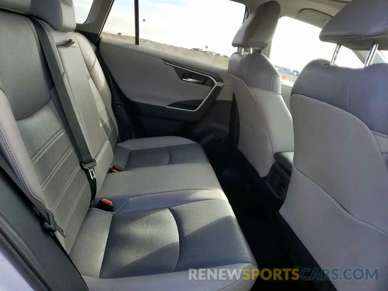 11 Photograph of a damaged car 2T3DWRFV5LW087286 TOYOTA RAV4 2020