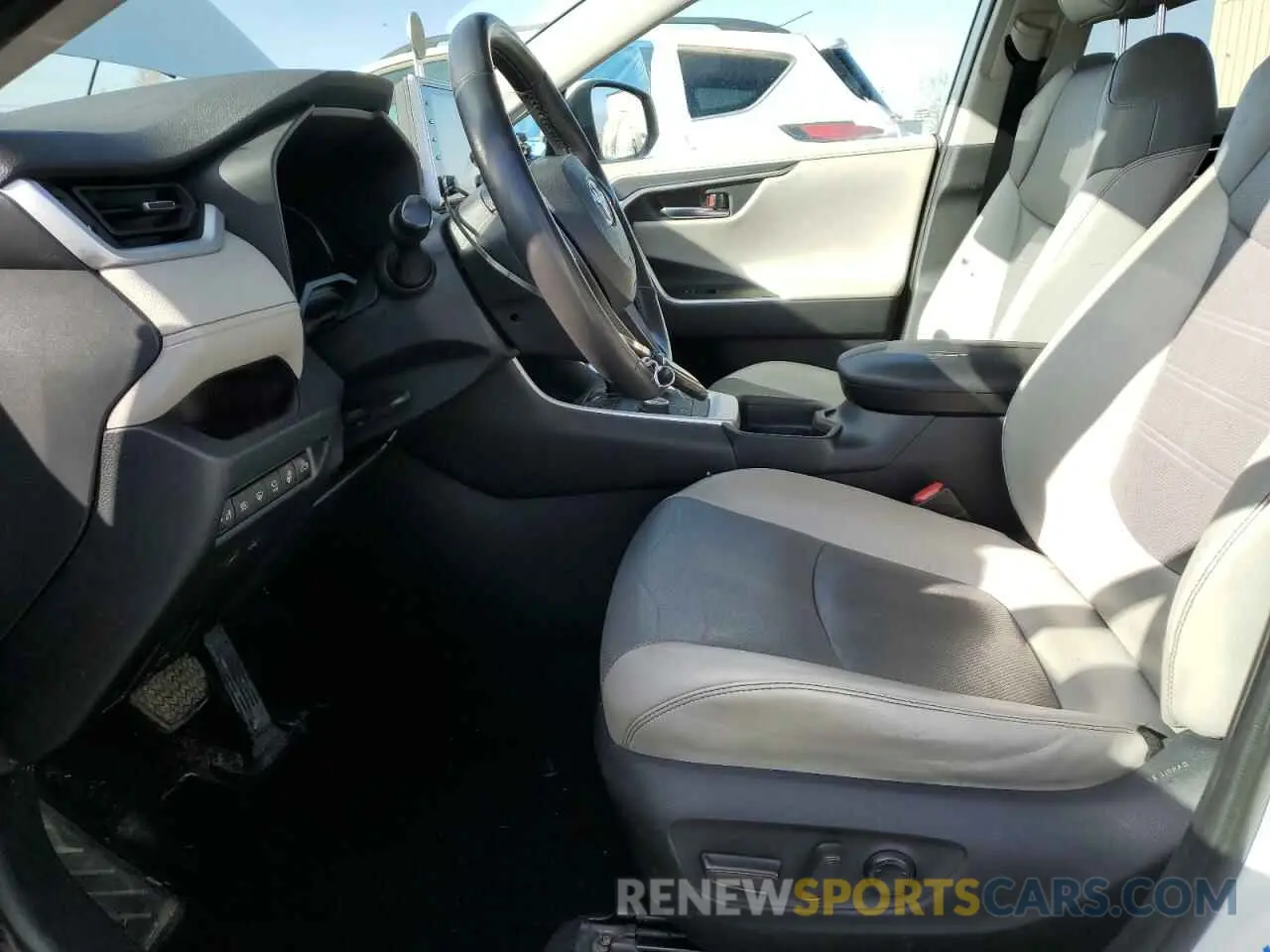 7 Photograph of a damaged car 2T3DWRFV5LW087286 TOYOTA RAV4 2020