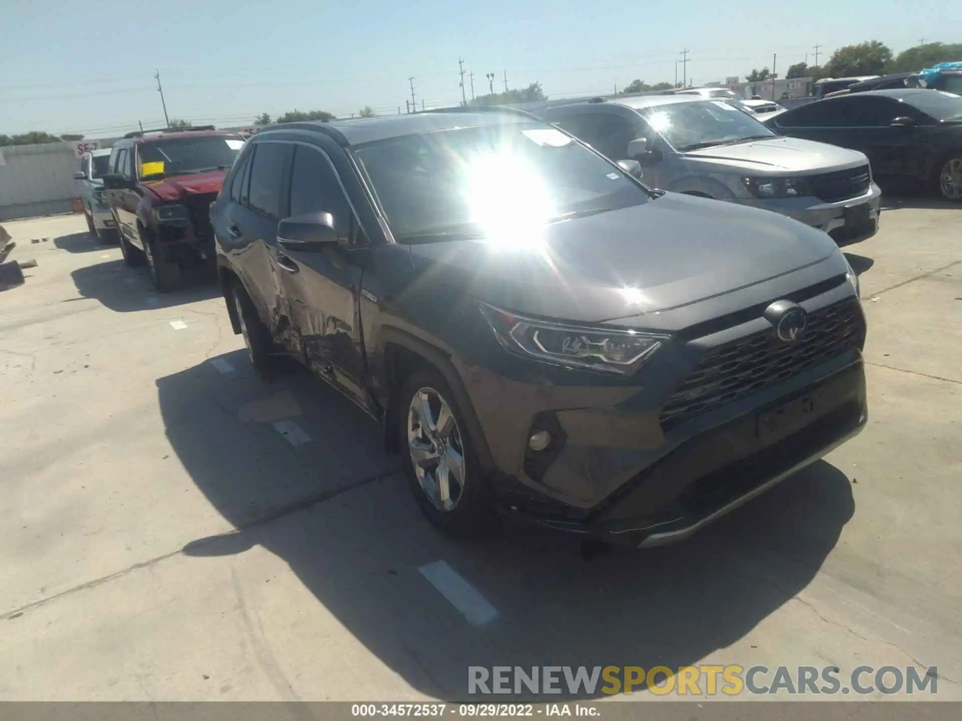 1 Photograph of a damaged car 2T3DWRFV5LW095002 TOYOTA RAV4 2020