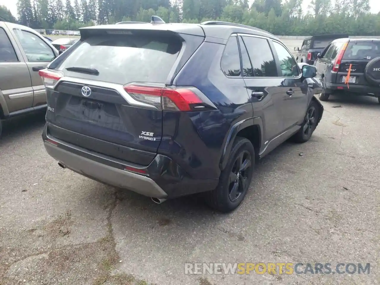 4 Photograph of a damaged car 2T3E6RFV9LW001465 TOYOTA RAV4 2020