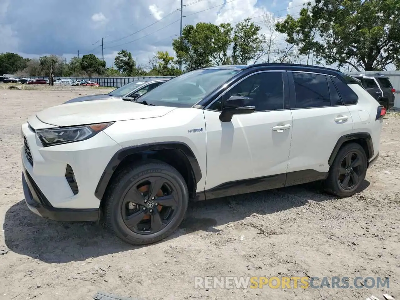 1 Photograph of a damaged car 2T3EWRFV0LW064826 TOYOTA RAV4 2020