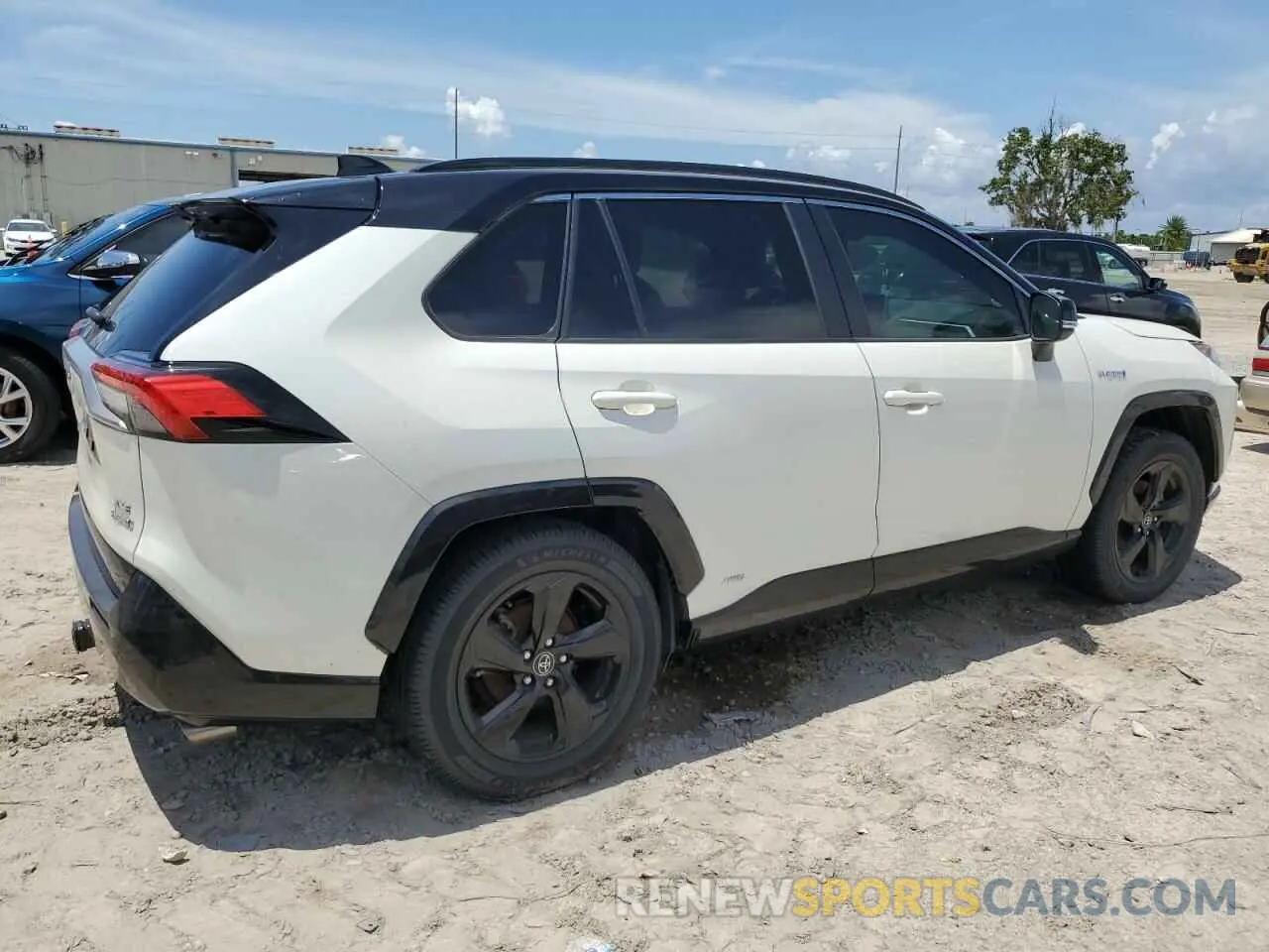 3 Photograph of a damaged car 2T3EWRFV0LW064826 TOYOTA RAV4 2020