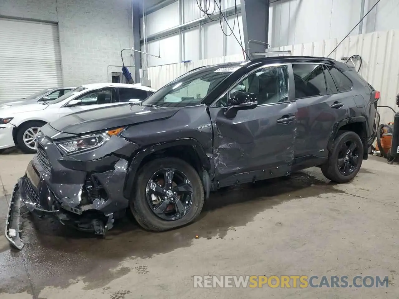 1 Photograph of a damaged car 2T3EWRFV0LW066513 TOYOTA RAV4 2020