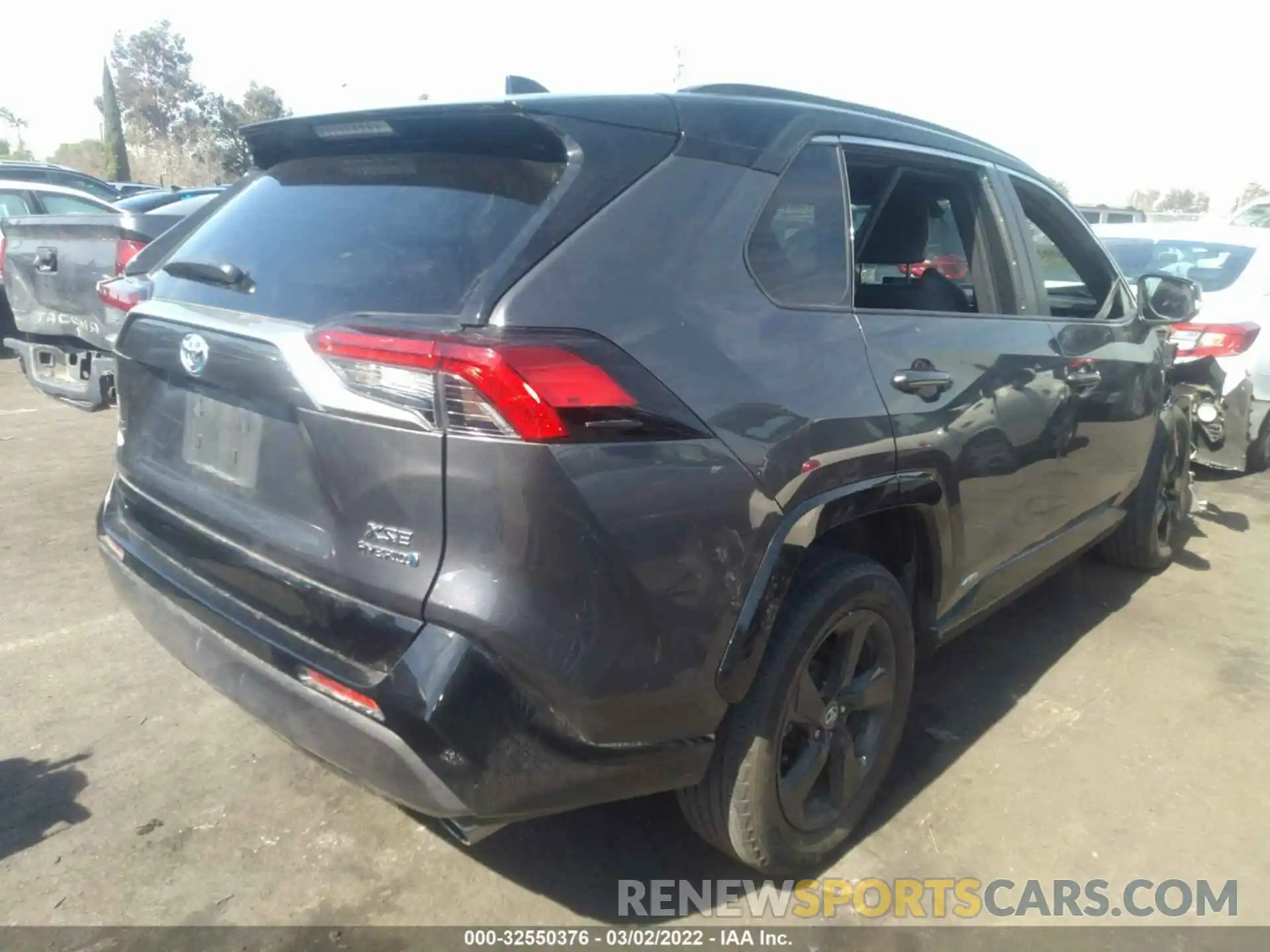 4 Photograph of a damaged car 2T3EWRFV0LW073140 TOYOTA RAV4 2020