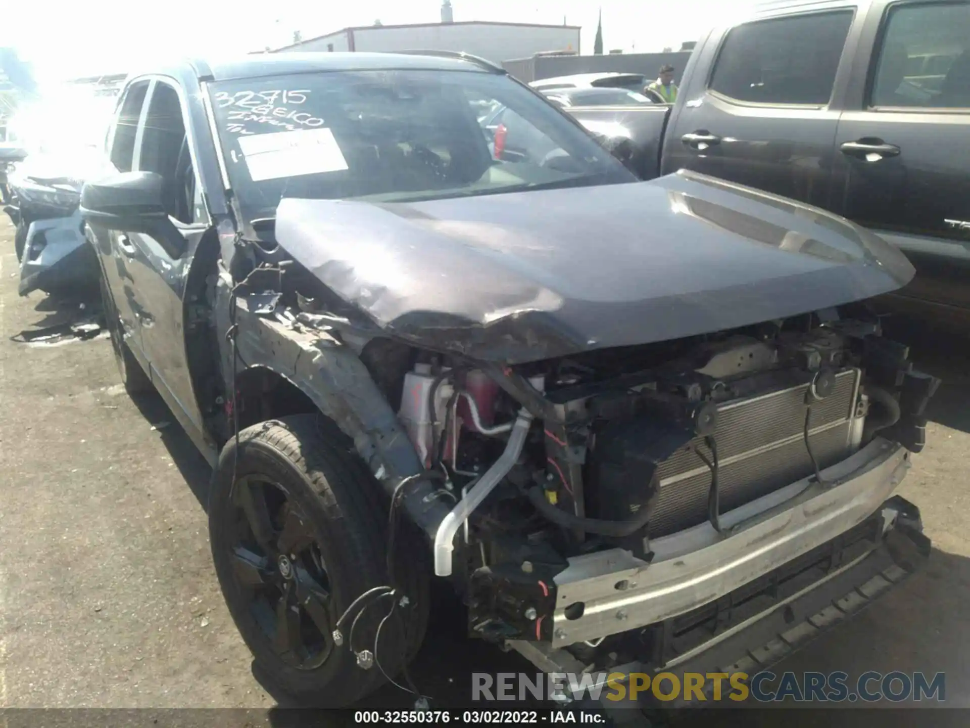 6 Photograph of a damaged car 2T3EWRFV0LW073140 TOYOTA RAV4 2020