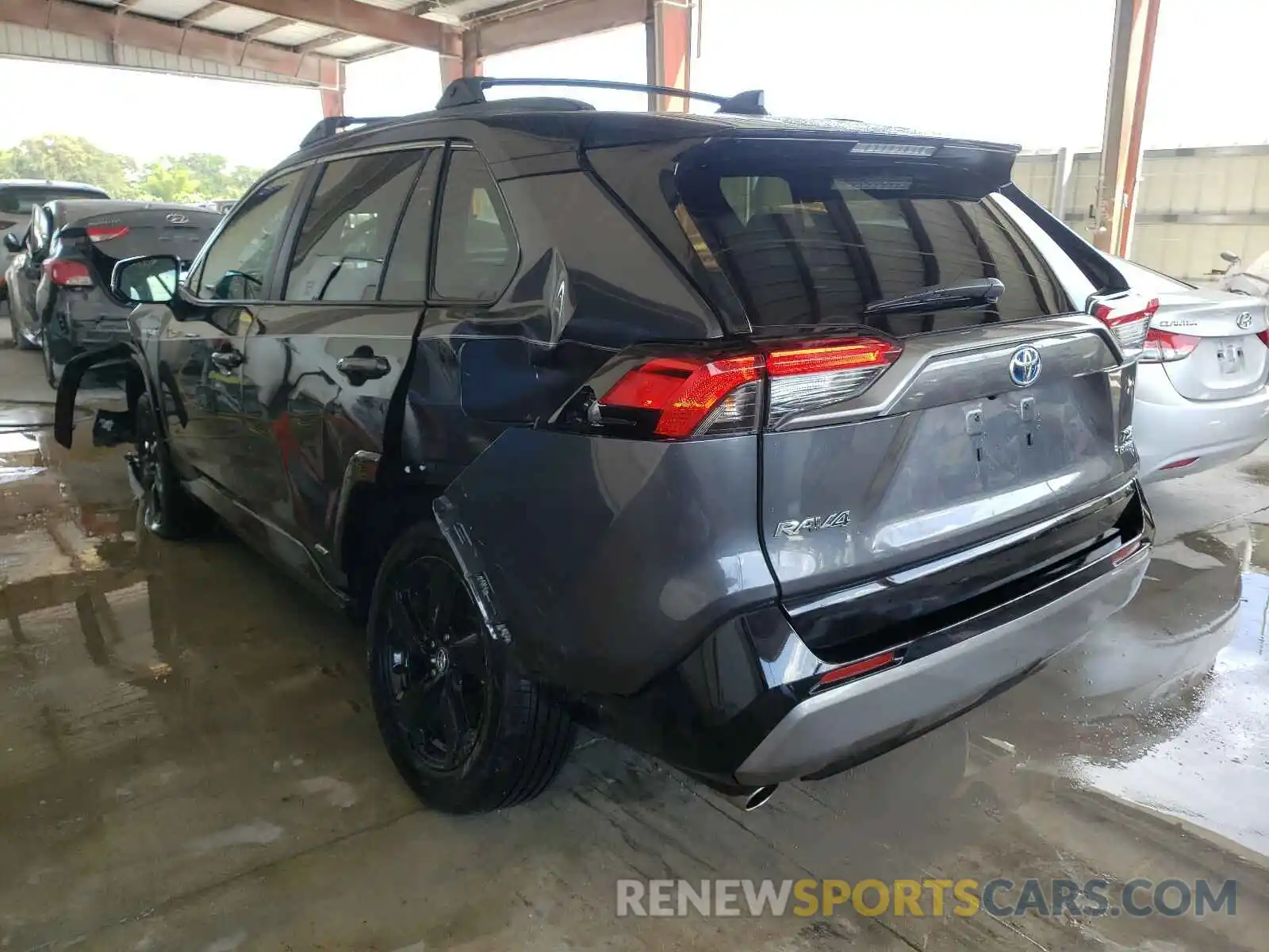 3 Photograph of a damaged car 2T3EWRFV0LW082694 TOYOTA RAV4 2020