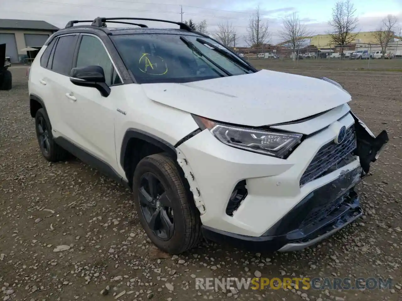 1 Photograph of a damaged car 2T3EWRFV1LW047341 TOYOTA RAV4 2020