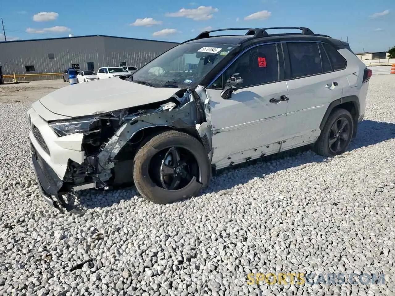 1 Photograph of a damaged car 2T3EWRFV2LW069977 TOYOTA RAV4 2020
