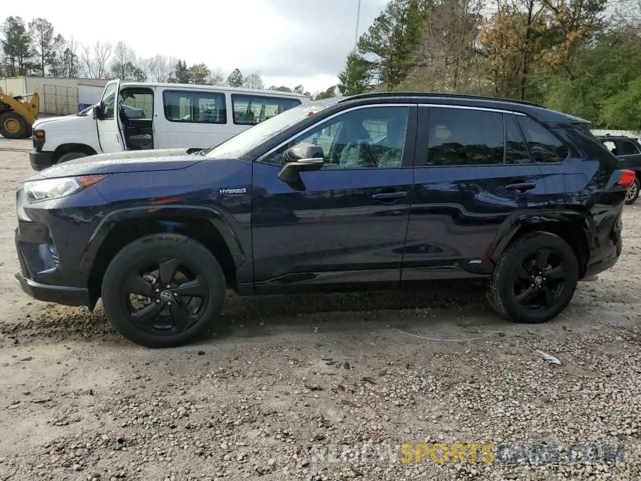 1 Photograph of a damaged car 2T3EWRFV2LW098623 TOYOTA RAV4 2020