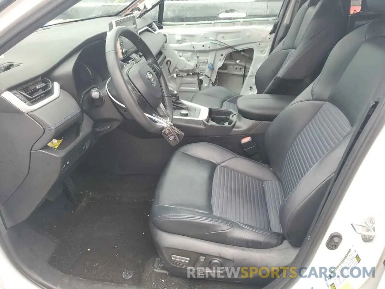 7 Photograph of a damaged car 2T3EWRFV3LW055618 TOYOTA RAV4 2020