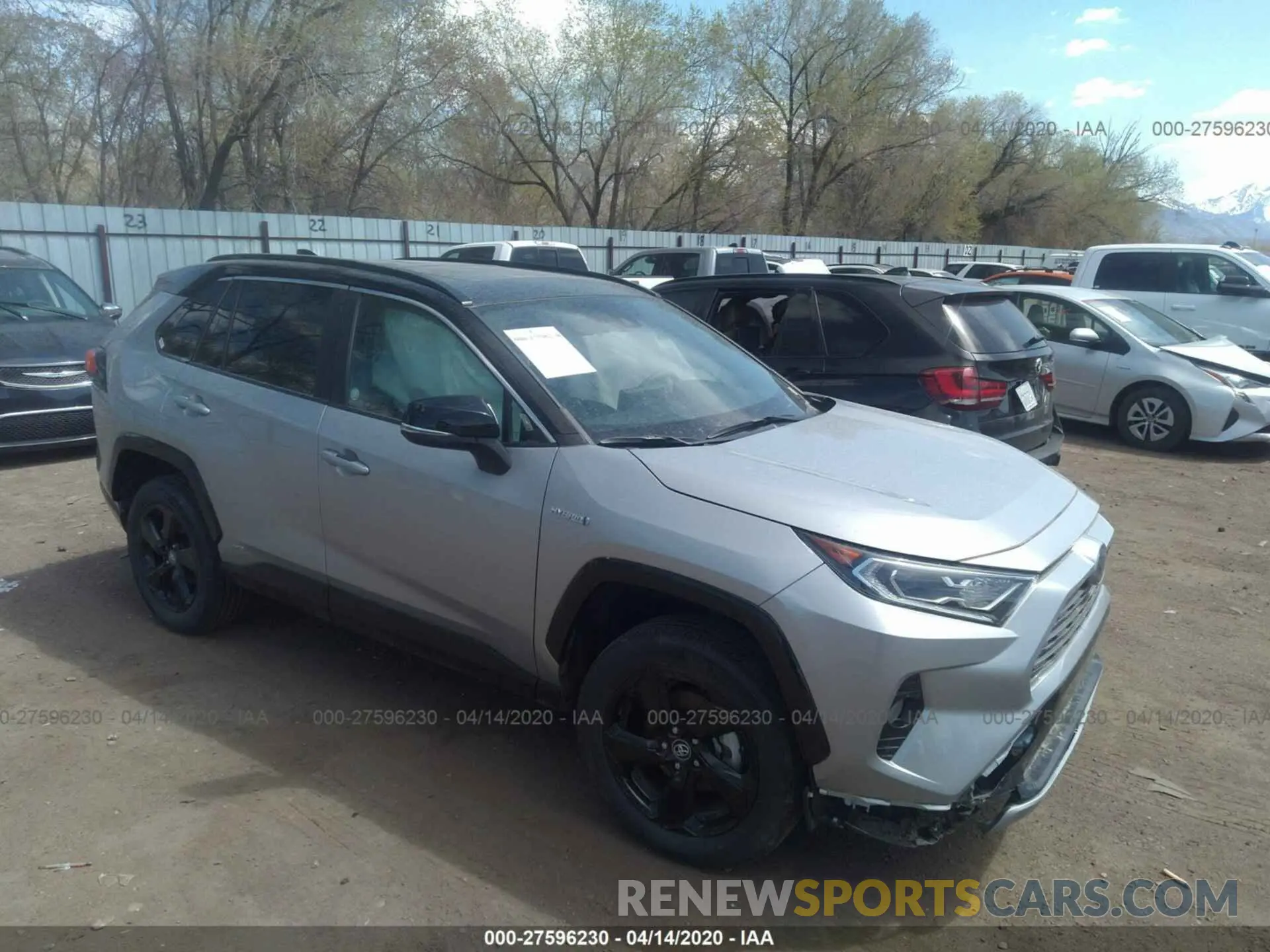 1 Photograph of a damaged car 2T3EWRFV3LW066912 TOYOTA RAV4 2020