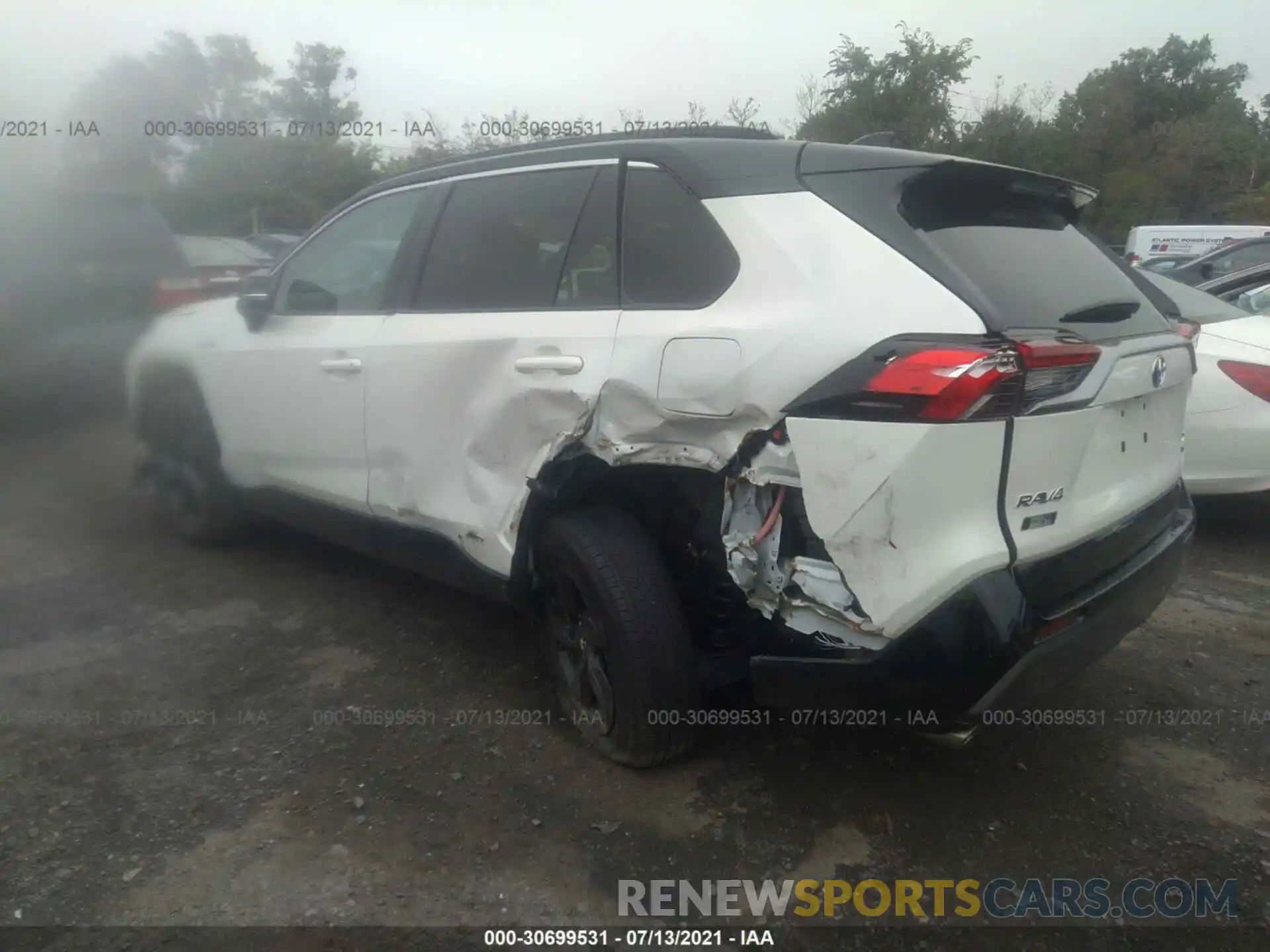 3 Photograph of a damaged car 2T3EWRFV3LW083080 TOYOTA RAV4 2020