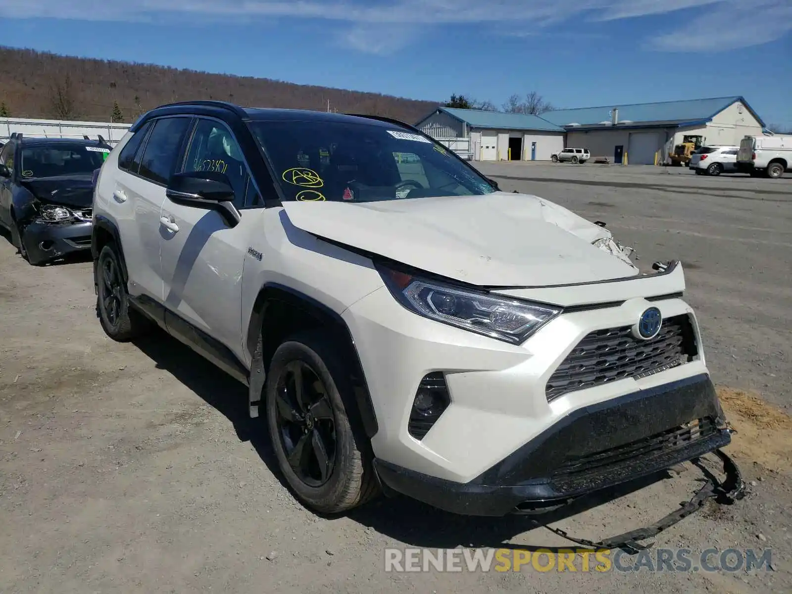 1 Photograph of a damaged car 2T3EWRFV4LW050377 TOYOTA RAV4 2020