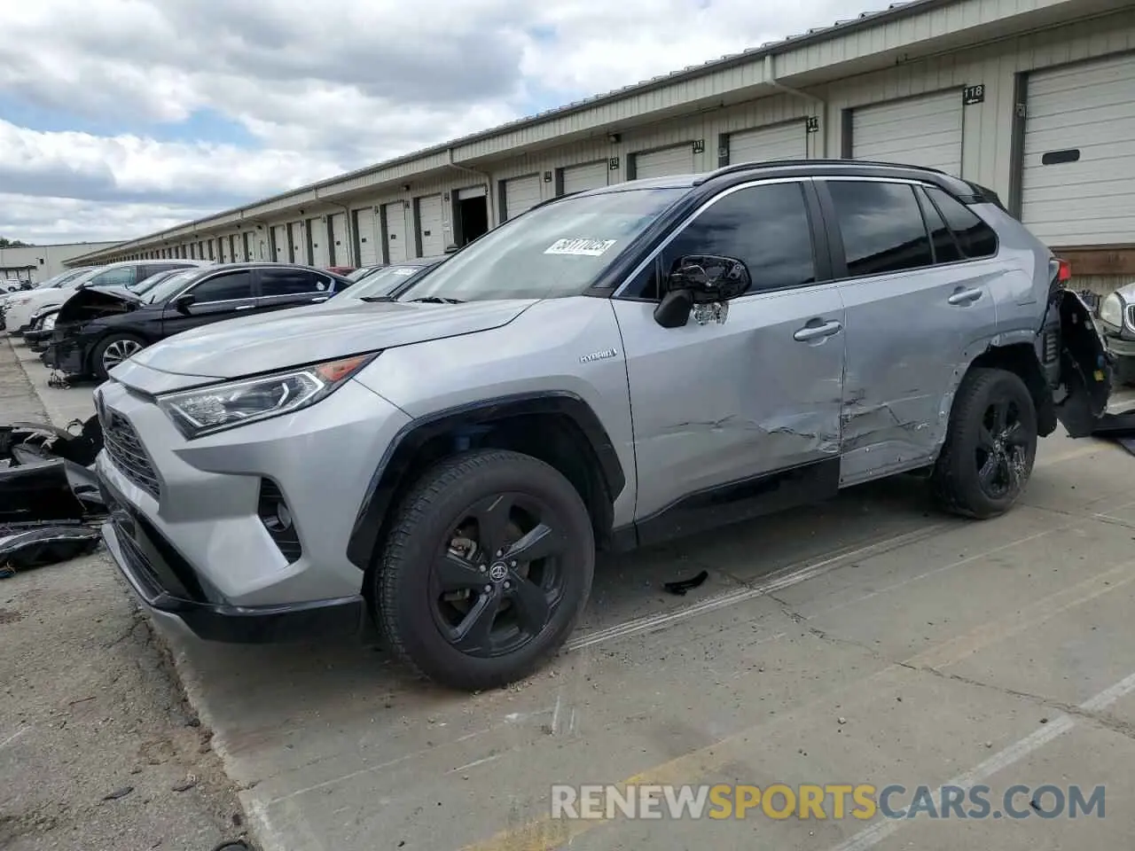 1 Photograph of a damaged car 2T3EWRFV4LW075196 TOYOTA RAV4 2020