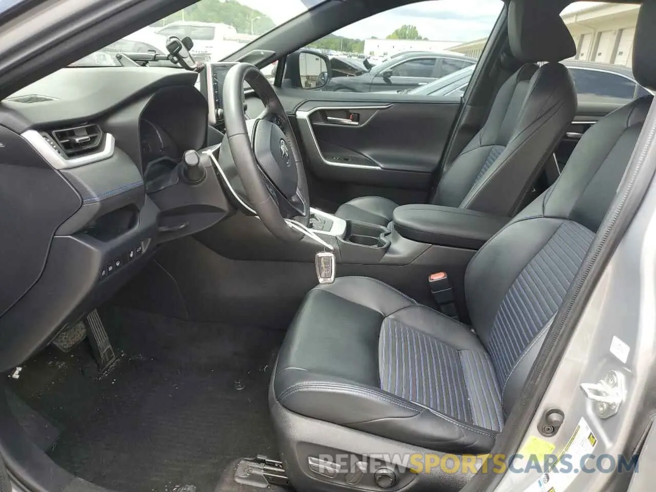 7 Photograph of a damaged car 2T3EWRFV4LW075196 TOYOTA RAV4 2020