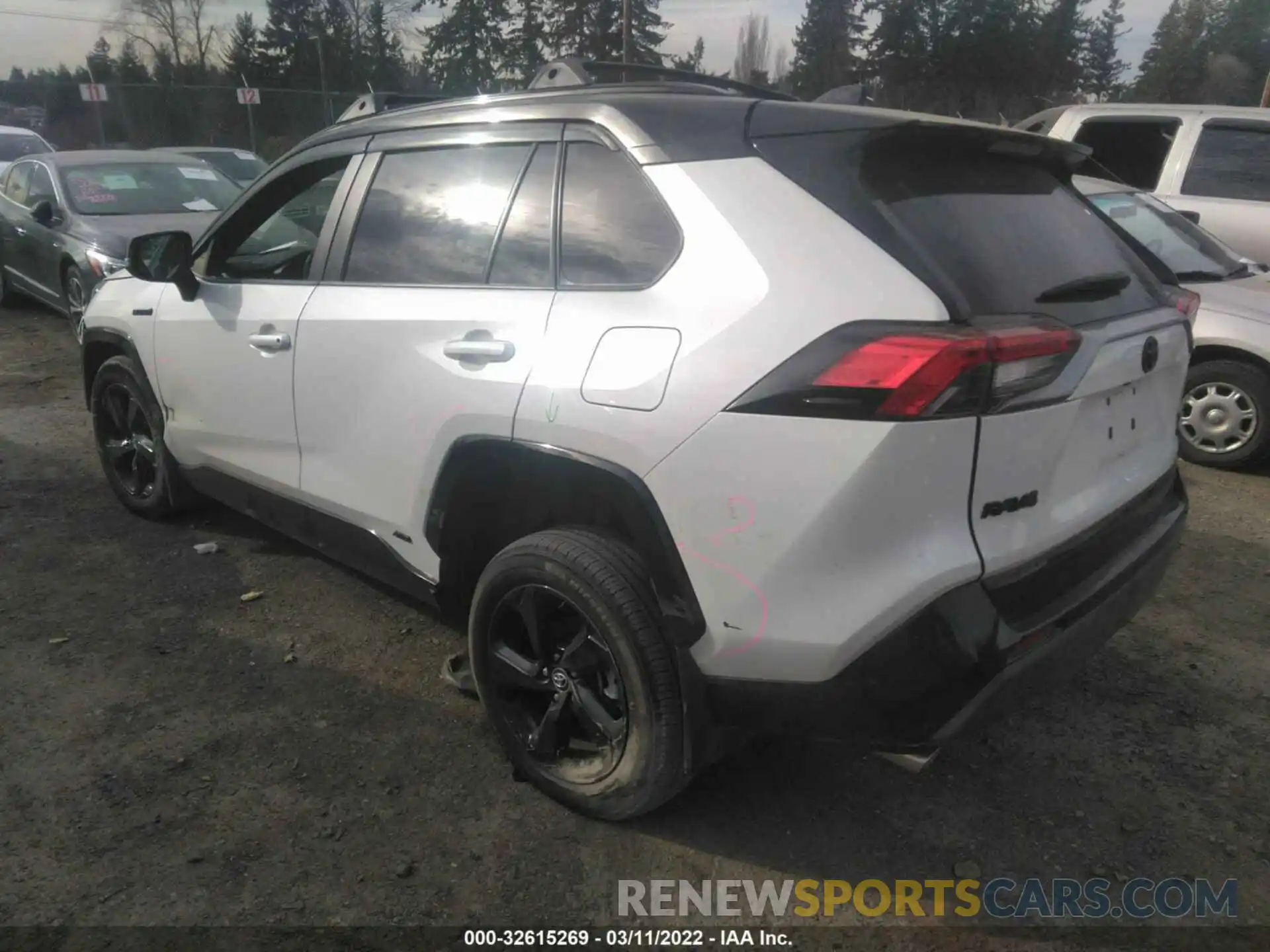 3 Photograph of a damaged car 2T3EWRFV5LW048041 TOYOTA RAV4 2020