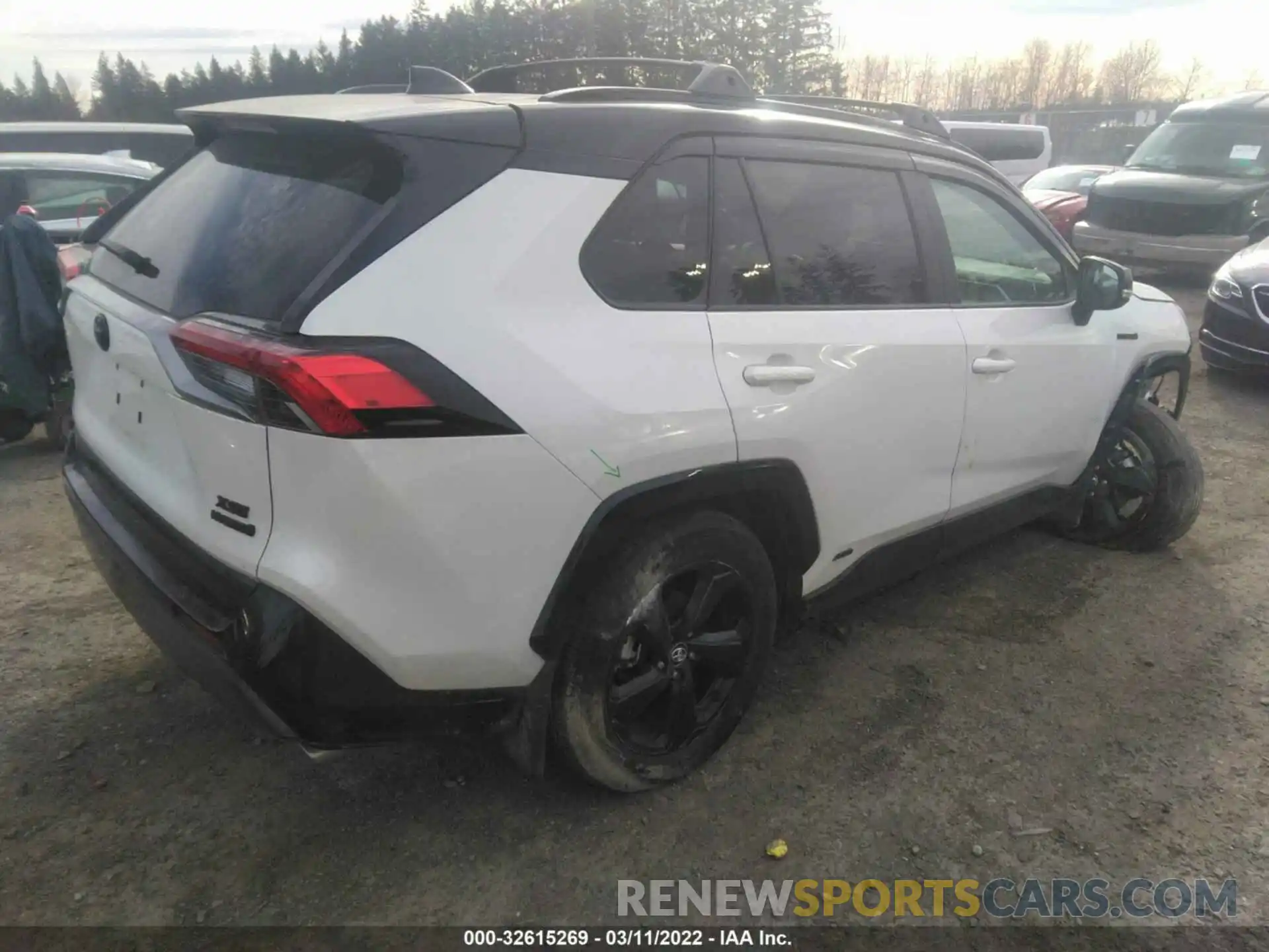 4 Photograph of a damaged car 2T3EWRFV5LW048041 TOYOTA RAV4 2020