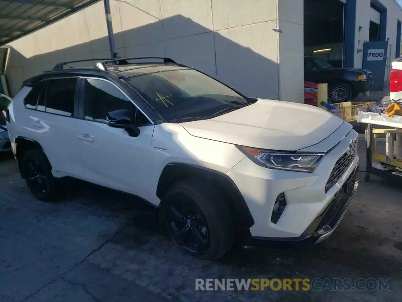 1 Photograph of a damaged car 2T3EWRFV5LW074266 TOYOTA RAV4 2020