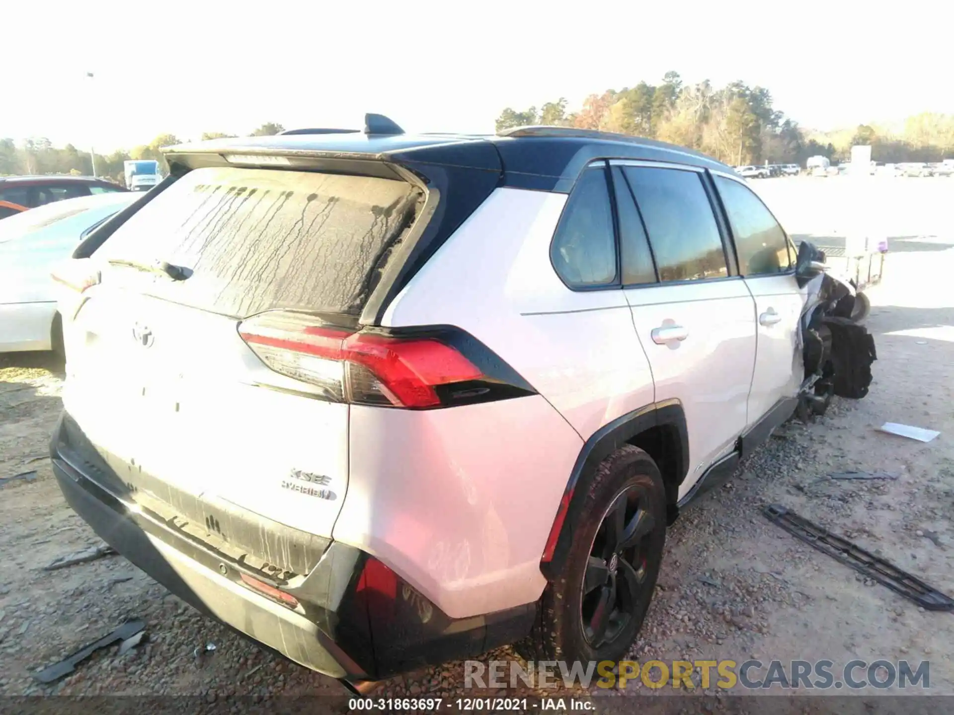 4 Photograph of a damaged car 2T3EWRFV5LW082061 TOYOTA RAV4 2020