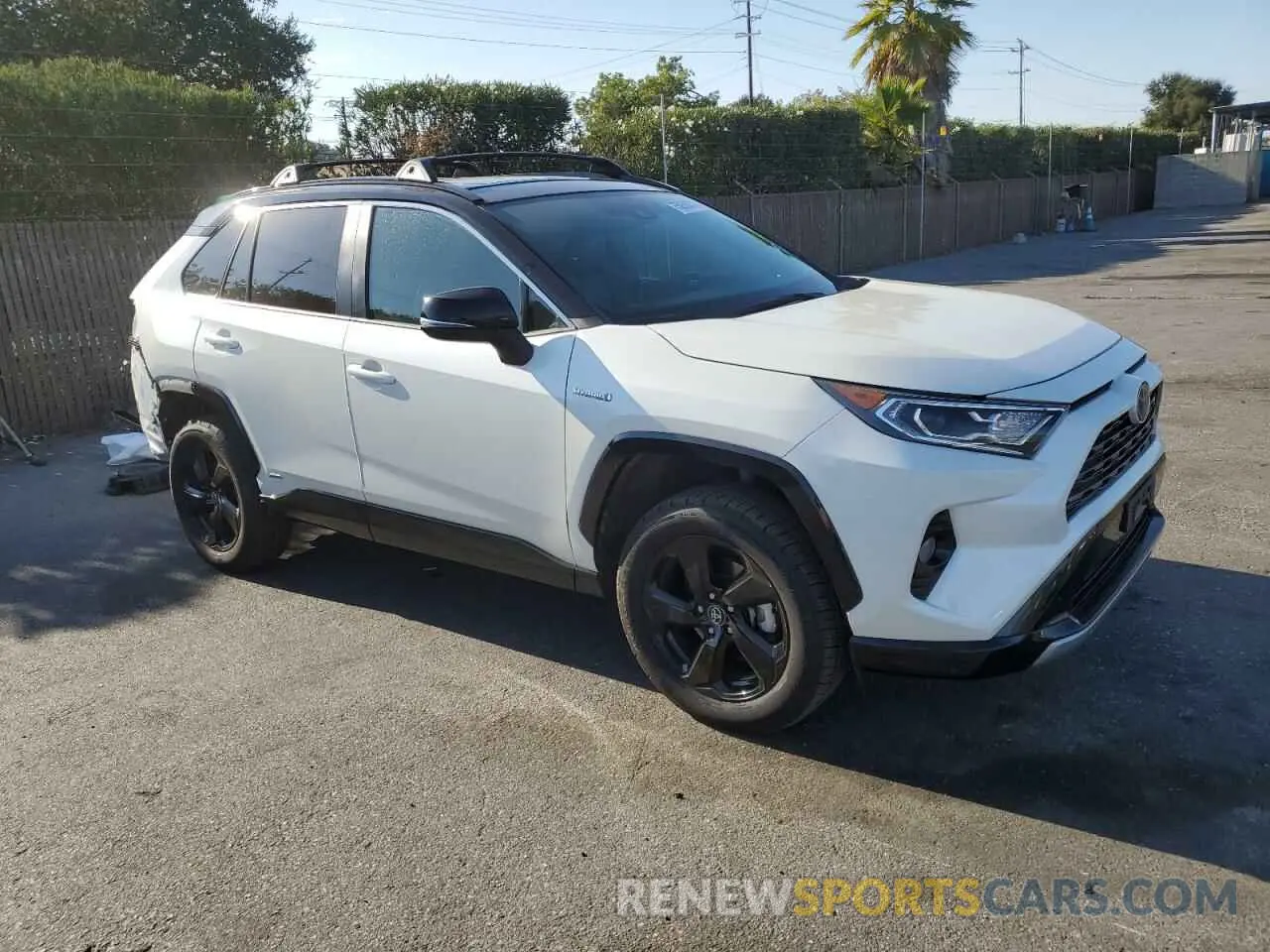 4 Photograph of a damaged car 2T3EWRFV6LW068511 TOYOTA RAV4 2020
