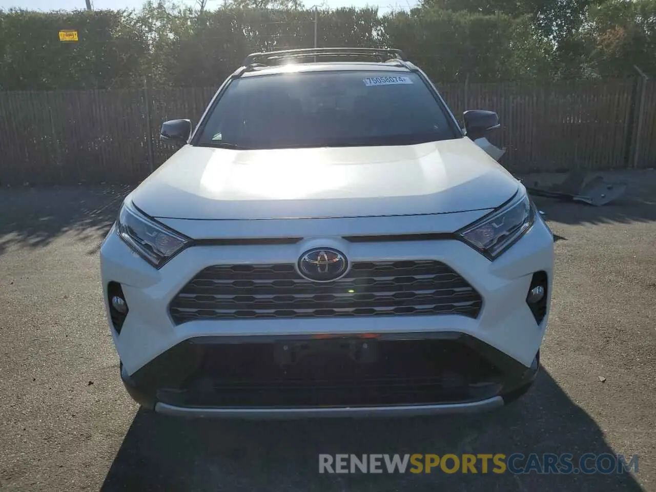 5 Photograph of a damaged car 2T3EWRFV6LW068511 TOYOTA RAV4 2020
