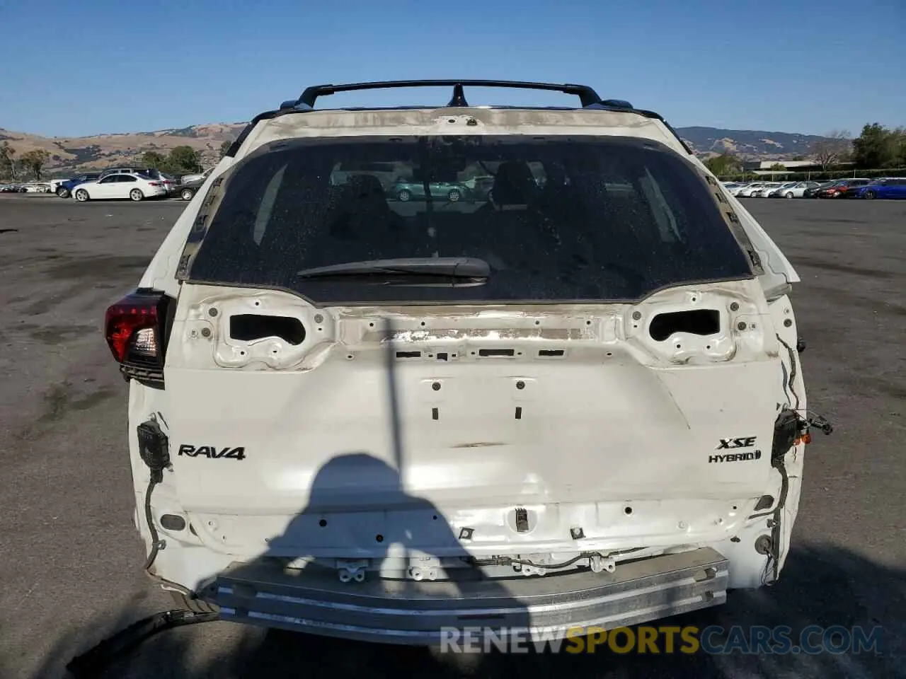 6 Photograph of a damaged car 2T3EWRFV6LW068511 TOYOTA RAV4 2020