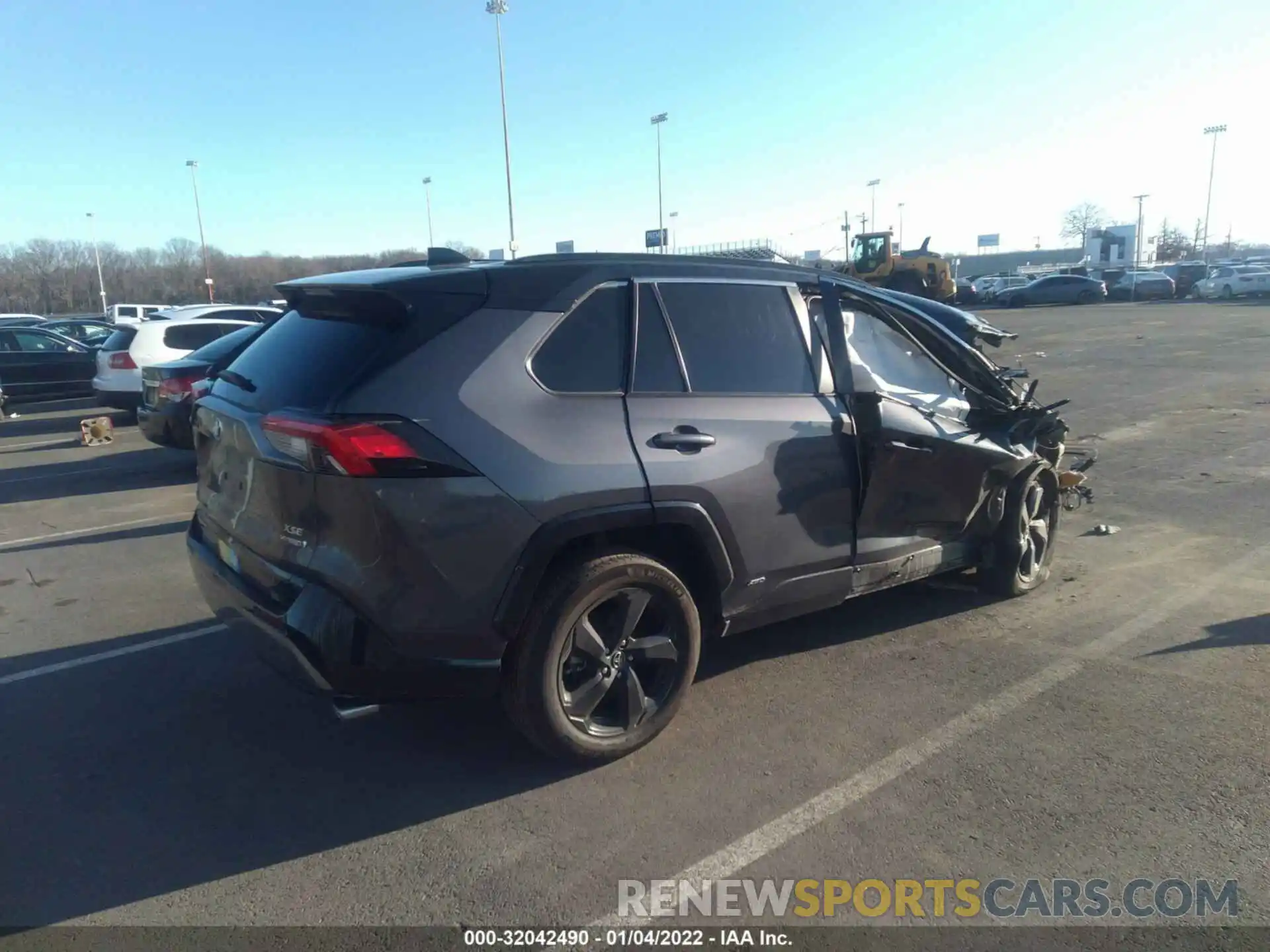 4 Photograph of a damaged car 2T3EWRFV6LW076432 TOYOTA RAV4 2020