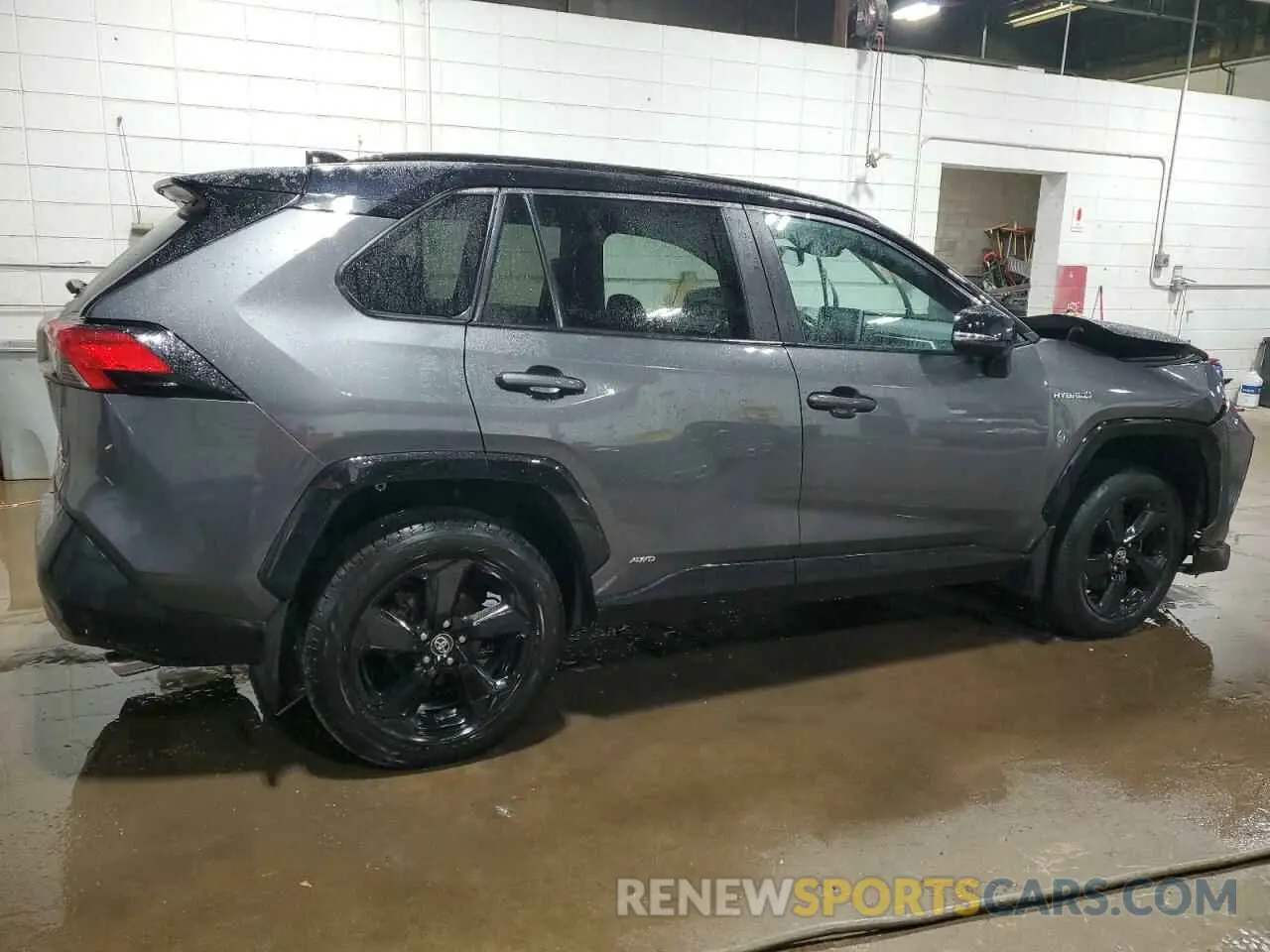 3 Photograph of a damaged car 2T3EWRFV7LW080909 TOYOTA RAV4 2020