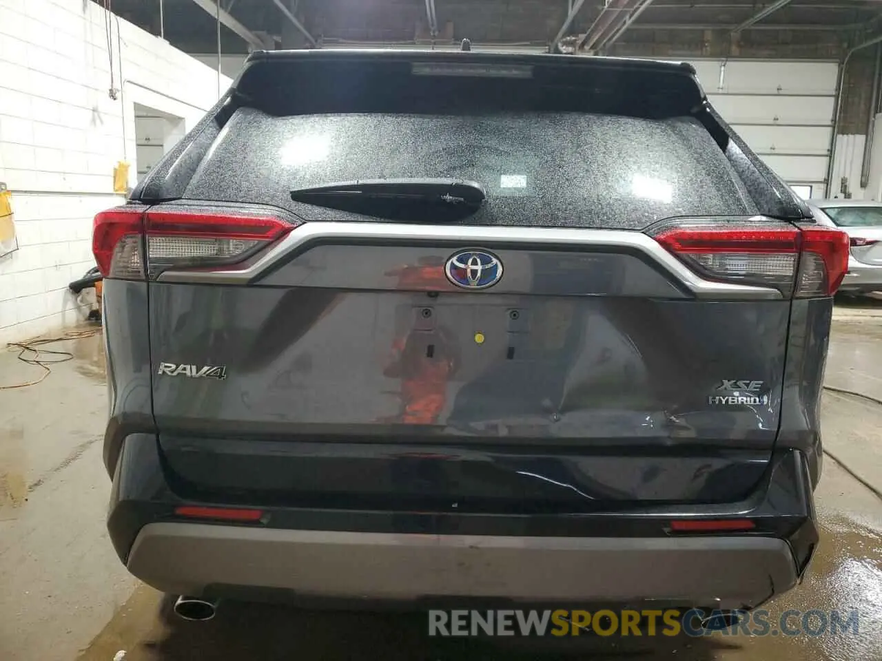 6 Photograph of a damaged car 2T3EWRFV7LW080909 TOYOTA RAV4 2020