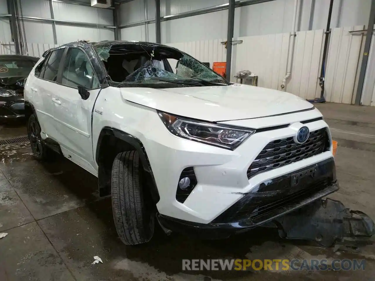 1 Photograph of a damaged car 2T3EWRFV7LW084023 TOYOTA RAV4 2020