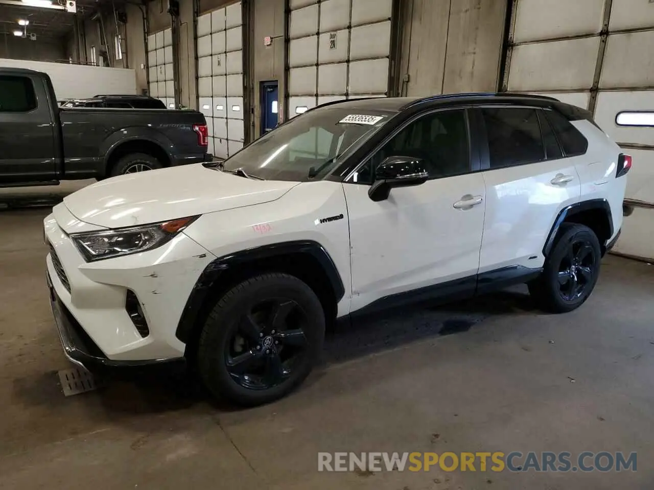 1 Photograph of a damaged car 2T3EWRFV7LW088346 TOYOTA RAV4 2020