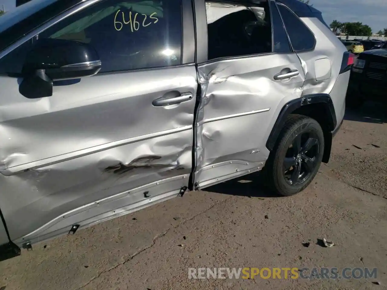 9 Photograph of a damaged car 2T3EWRFV8LW054349 TOYOTA RAV4 2020