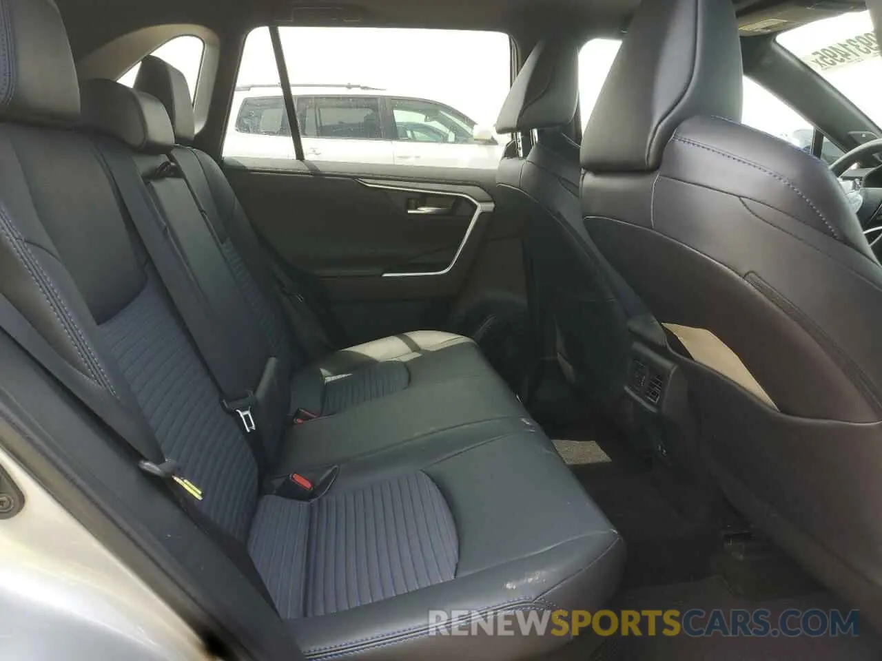 10 Photograph of a damaged car 2T3EWRFV8LW060782 TOYOTA RAV4 2020