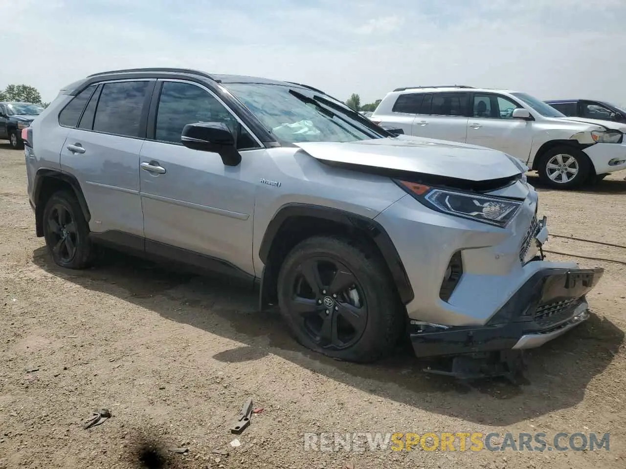 4 Photograph of a damaged car 2T3EWRFV8LW060782 TOYOTA RAV4 2020