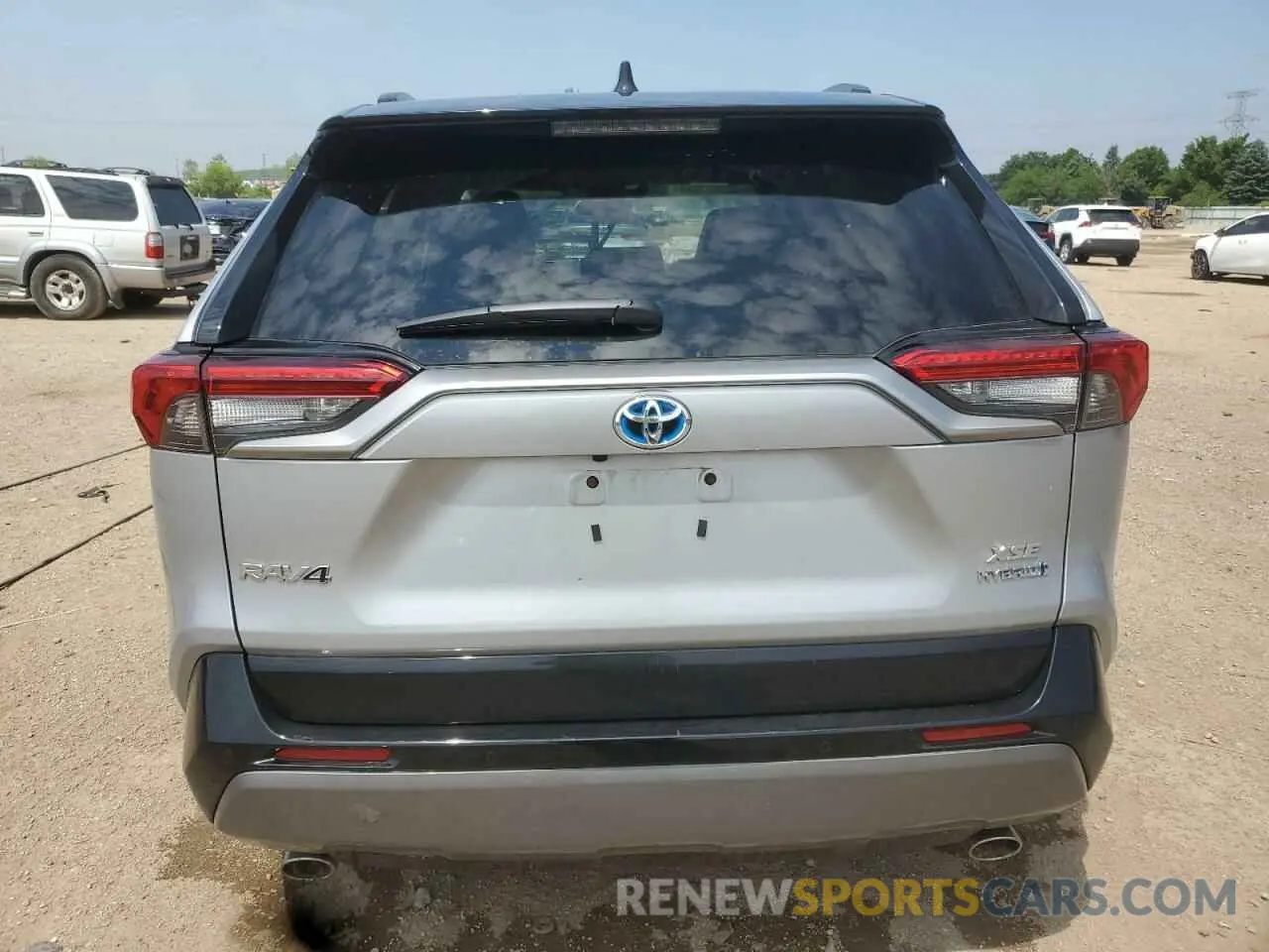 6 Photograph of a damaged car 2T3EWRFV8LW060782 TOYOTA RAV4 2020