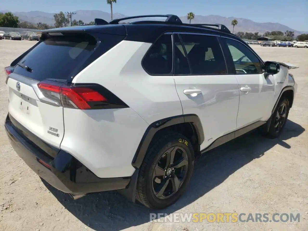 4 Photograph of a damaged car 2T3EWRFV8LW064170 TOYOTA RAV4 2020