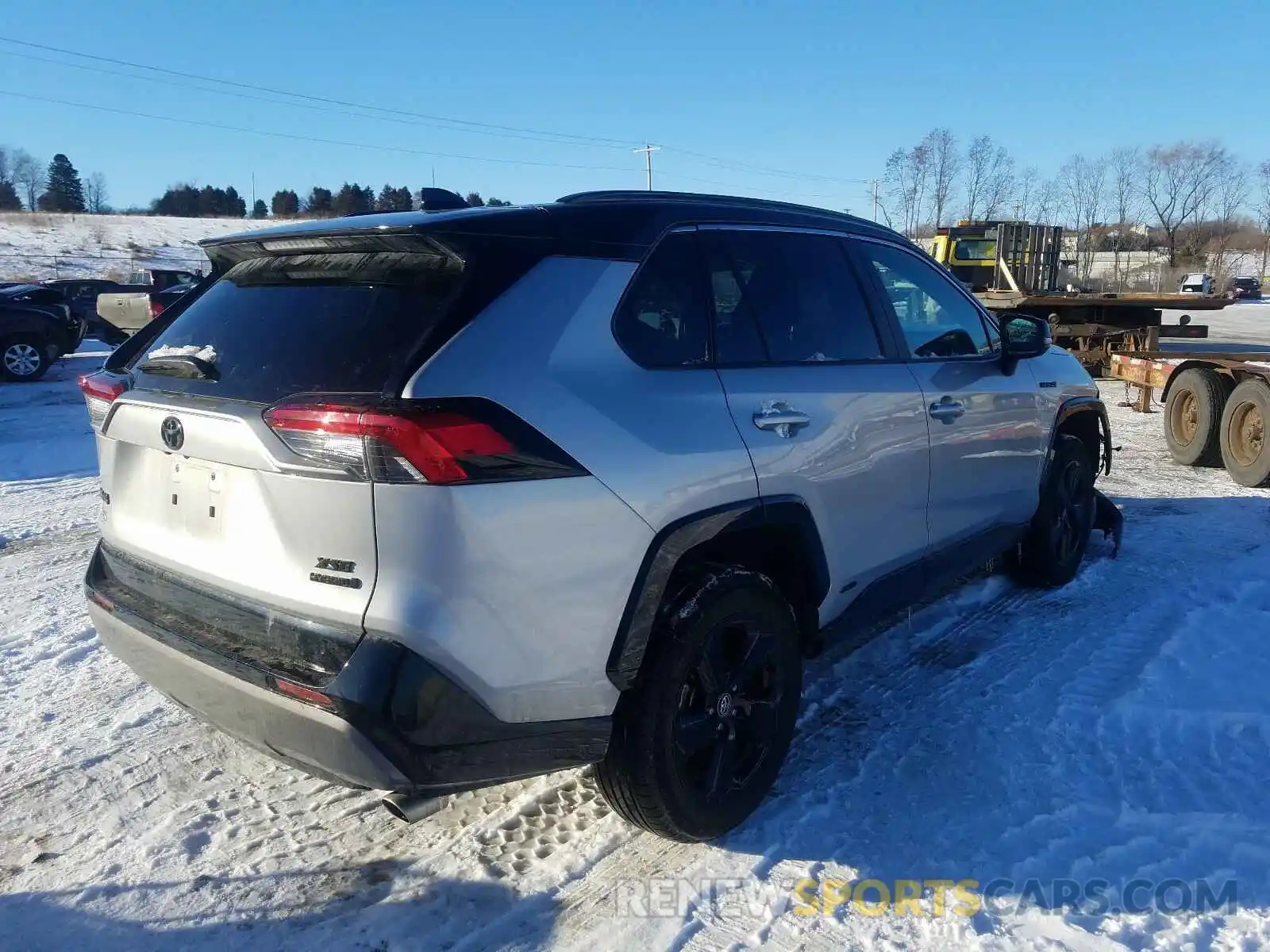 4 Photograph of a damaged car 2T3EWRFV8LW064587 TOYOTA RAV4 2020