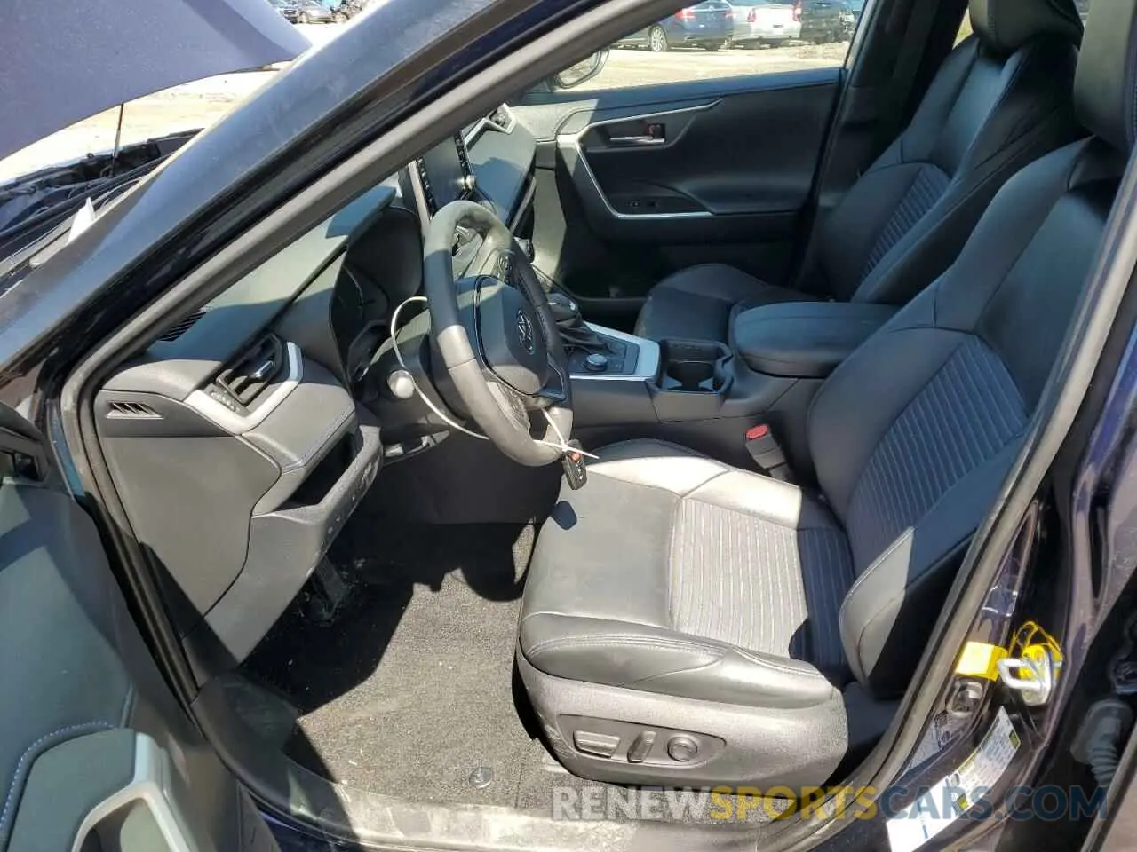 7 Photograph of a damaged car 2T3EWRFV8LW081440 TOYOTA RAV4 2020
