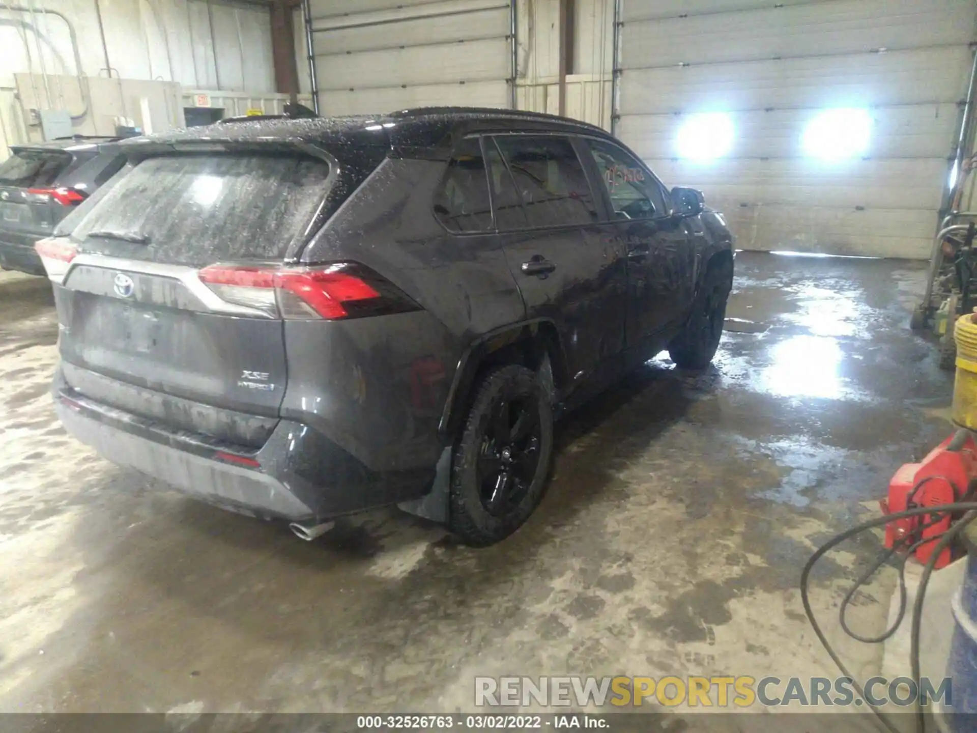 4 Photograph of a damaged car 2T3EWRFV8LW083768 TOYOTA RAV4 2020