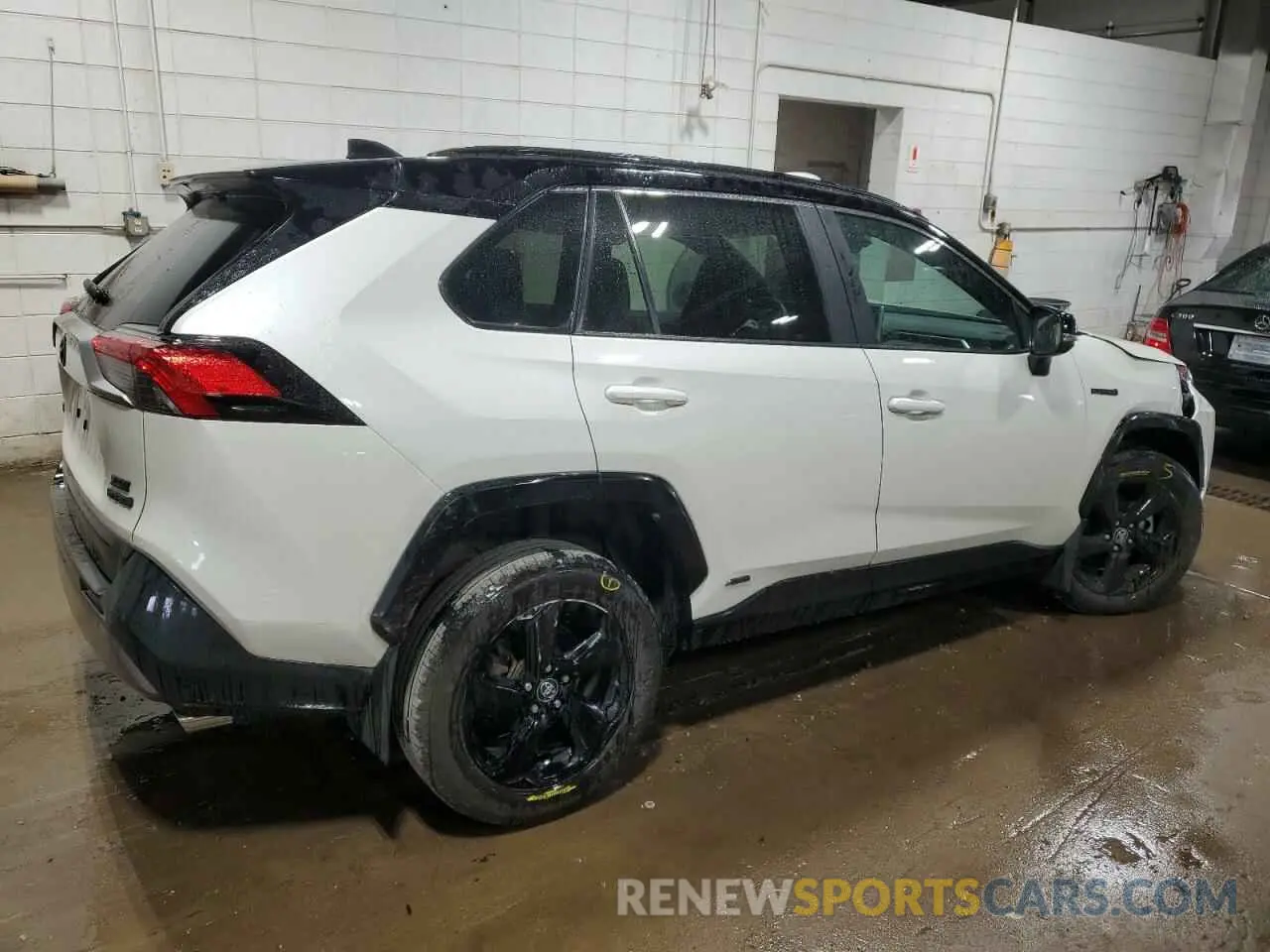 3 Photograph of a damaged car 2T3EWRFV8LW084936 TOYOTA RAV4 2020