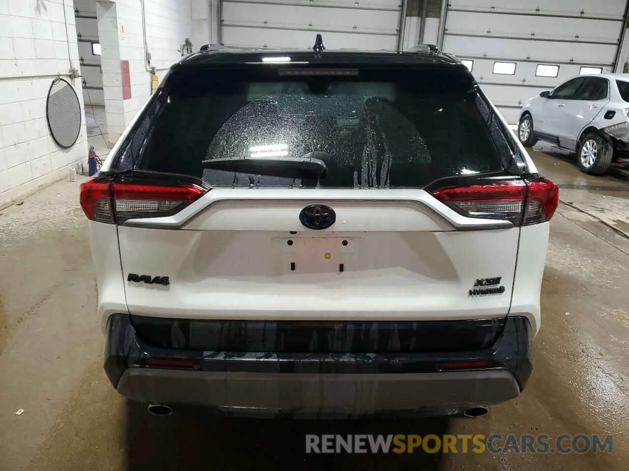 6 Photograph of a damaged car 2T3EWRFV8LW084936 TOYOTA RAV4 2020