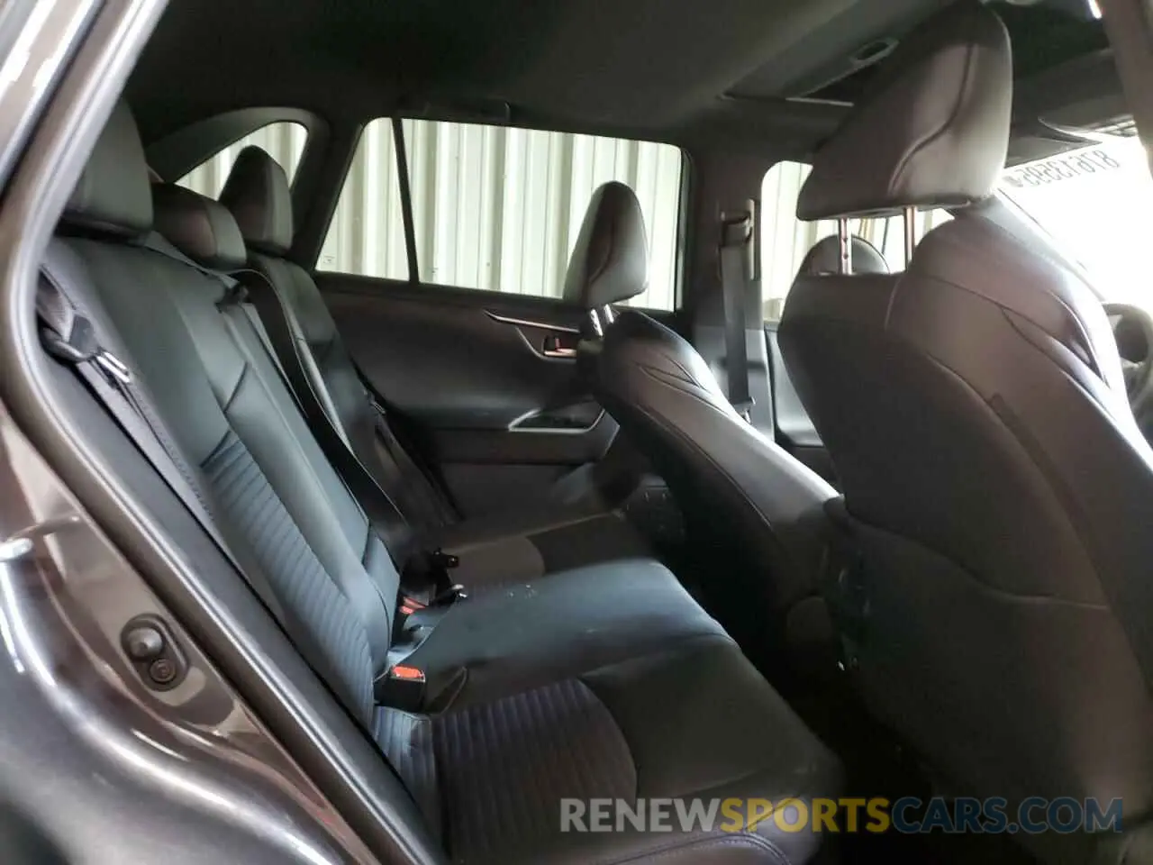 10 Photograph of a damaged car 2T3EWRFV8LW088985 TOYOTA RAV4 2020